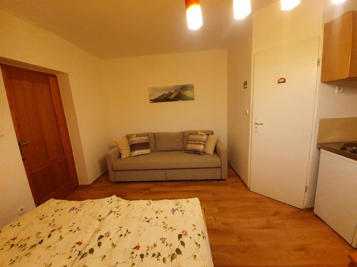 Zlty Dom Vrbov Apartment Exterior photo