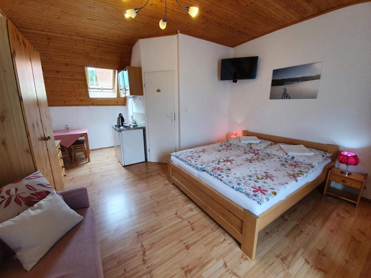 Zlty Dom Vrbov Apartment Exterior photo